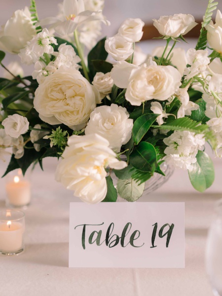 white flower bouquet with custom table card